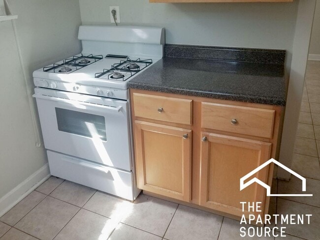 Building Photo - 4951 N Oakley Ave Unit GDN
