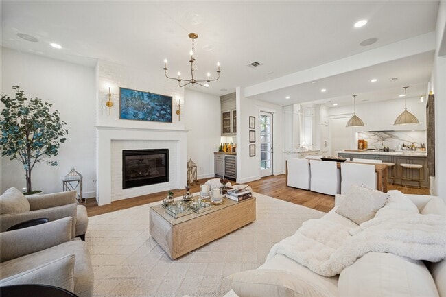 Building Photo - 2031 Sheridan St