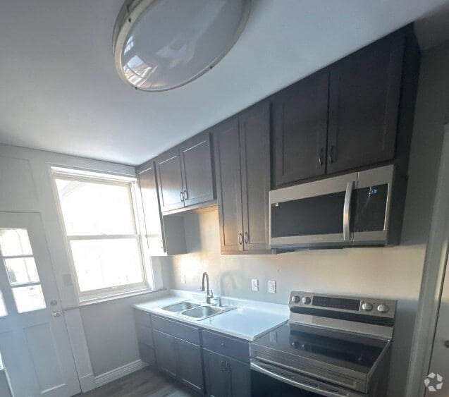 Building Photo - 522 S Hanley Rd Rental