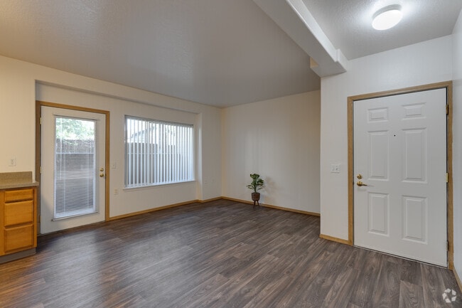 1BR, 1BA - 532SF - Living Room