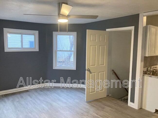 Photo - 760 W 9th St