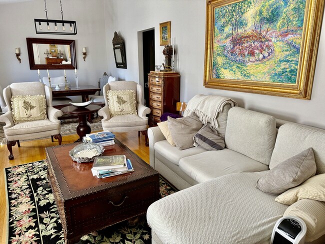 Photo - 760 Oakwood Ave