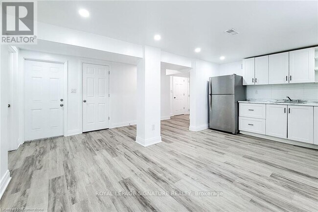 Photo - 265 W 19th St