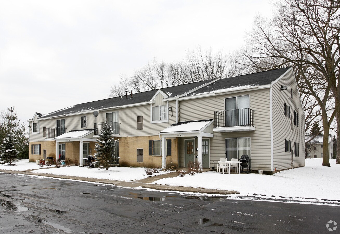 Applewood Apartments - Applewood Apartments