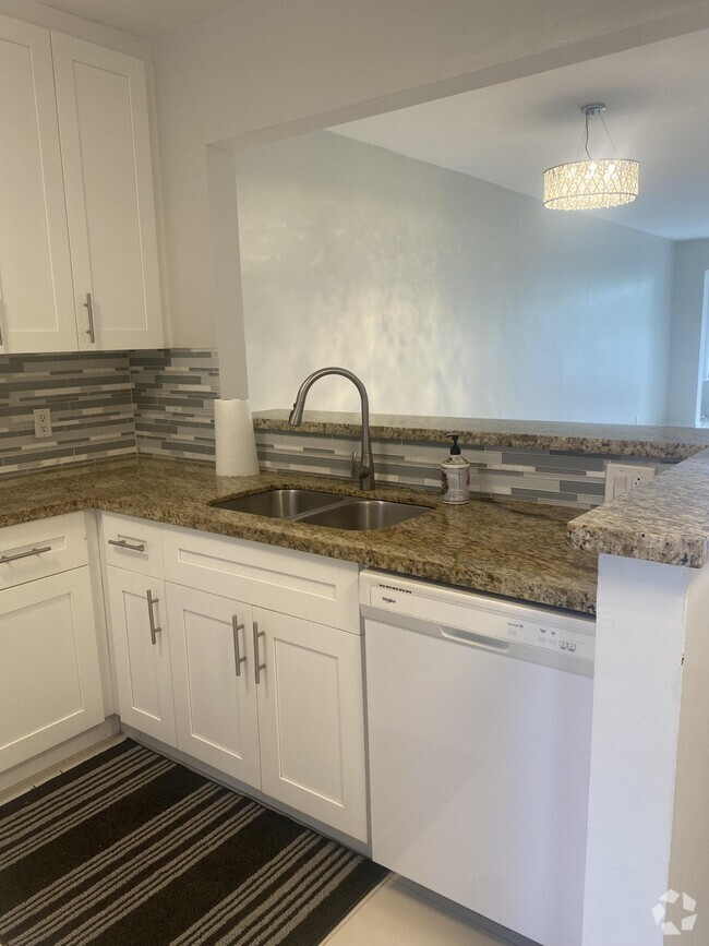 Building Photo - 2860 SW 22nd Ave Unit 4060 Rental