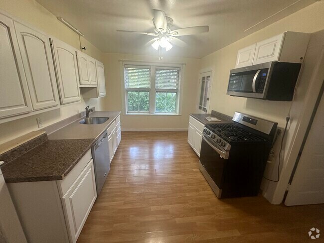 Building Photo - 29 Fairfield St Unit 3 Rental