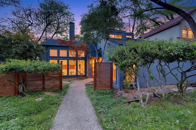 Photo - 925 Easton Pl