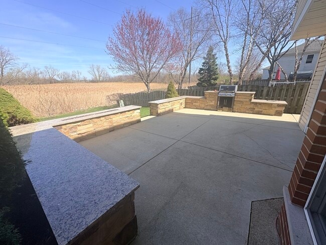 Photo - 1004 Longford Rd