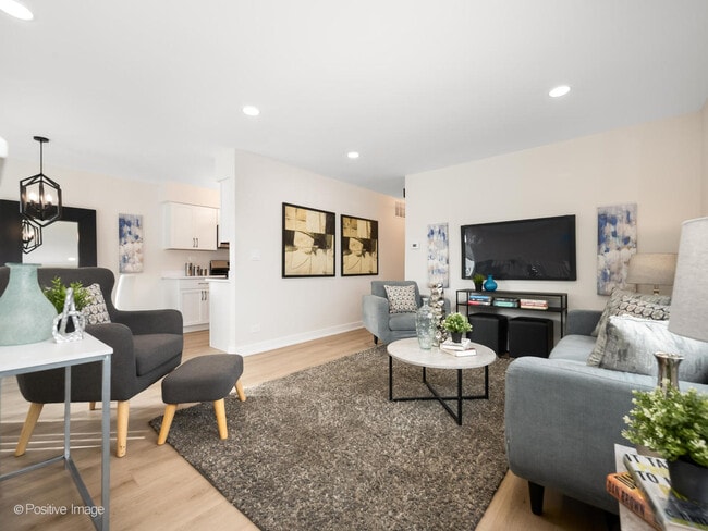 Photo - 823 Cambridge Pl