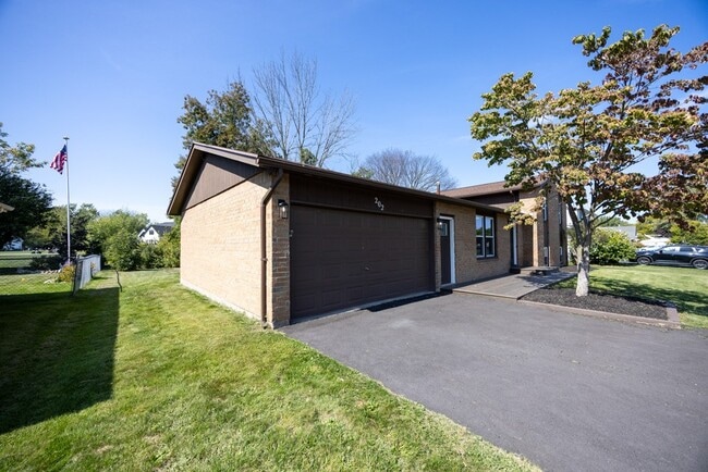 Photo - 202 Spring Tree Ln