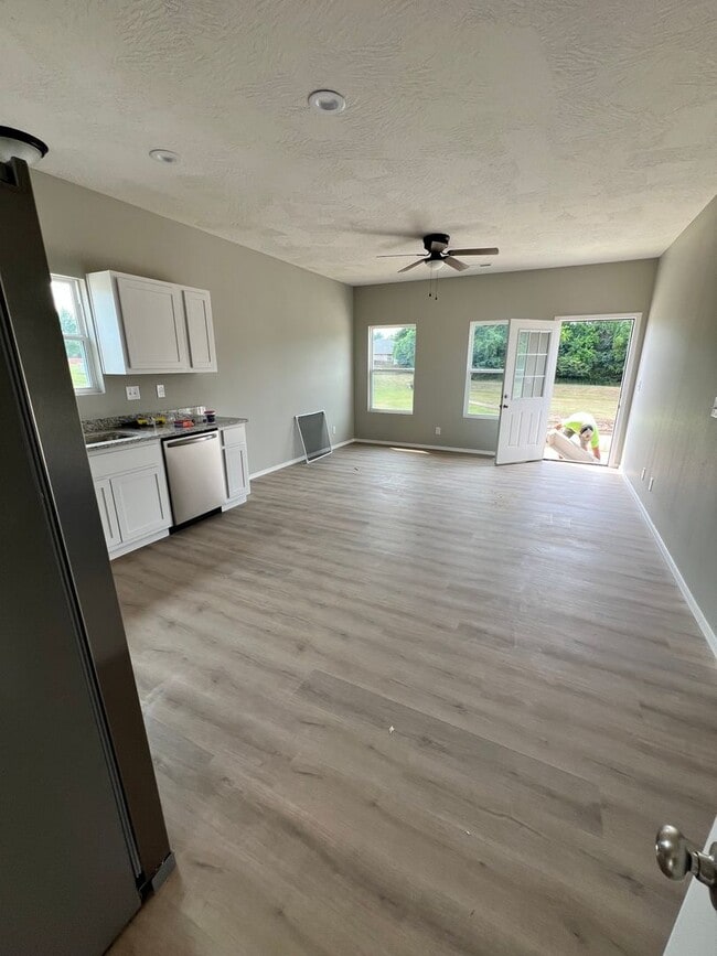 Photo - 4 bedroom 2 bath Bolivar MO