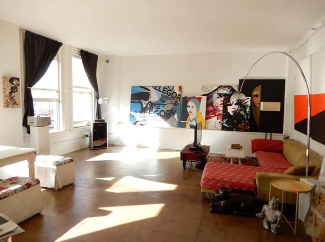 Photo - 215 W 7th St Unit 906