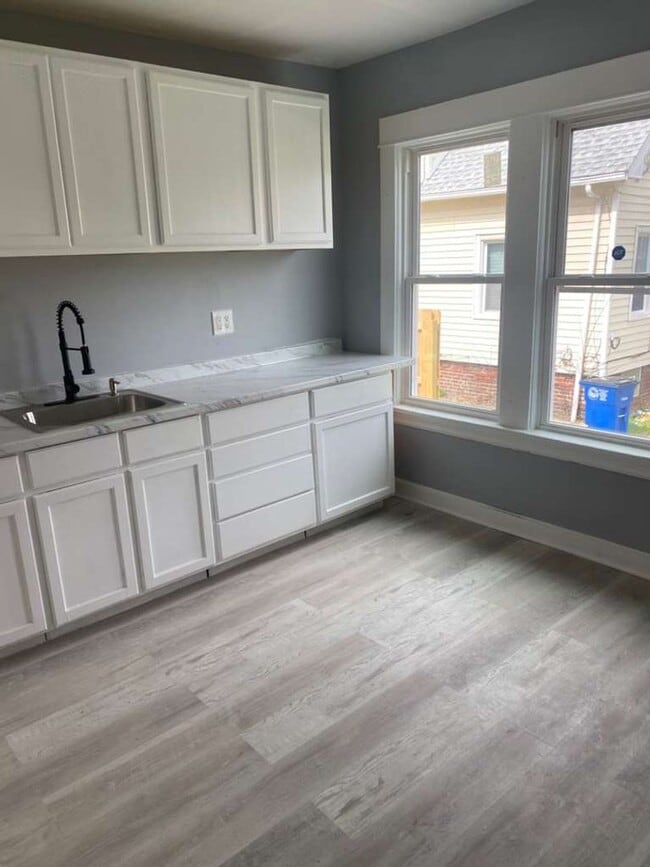 Photo - 792 London Rd Unidad Down