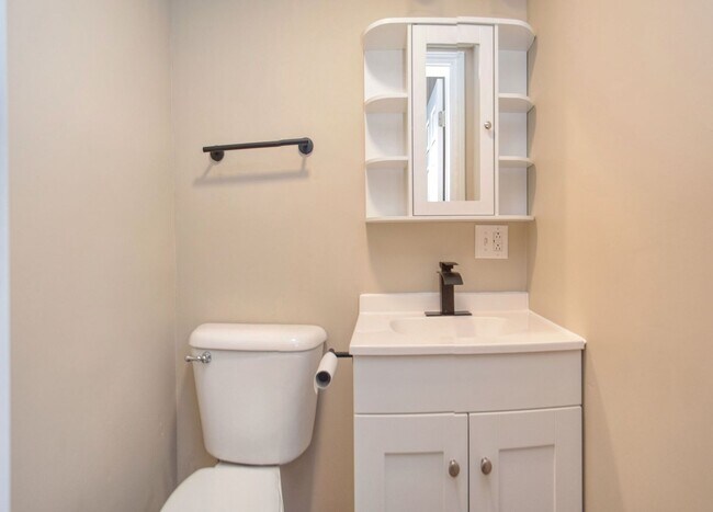 Photo - Newly Remodeled 3BR/1.5BA Townhome - Bates Hendricks