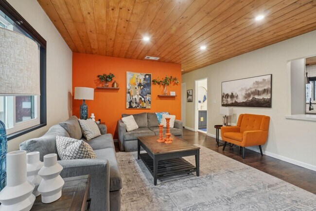Photo - Easy Living in Pine Cove