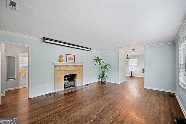 Photo - 2654 Elsinore St