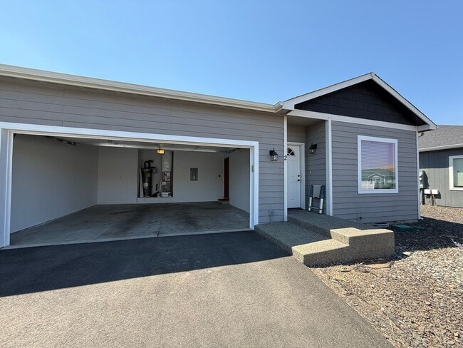 Building Photo - 712 N 30th Ave