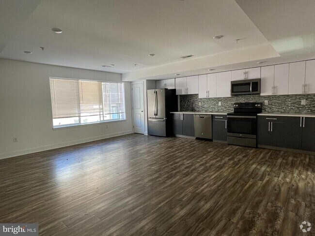 Building Photo - 1257-59 N Newkirk St Unit B Rental