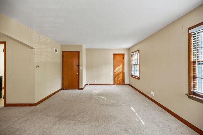 Photo - 1700 E Menlo Blvd