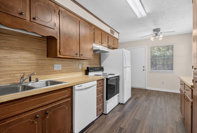 Building Photo - 207 Turner Ave Unit 207 Turner Street - C