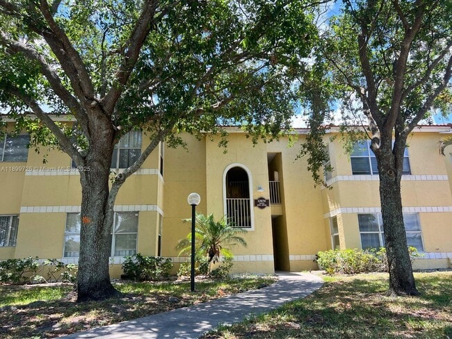 Building Photo - 731 Vista Isles Dr Unit 1517