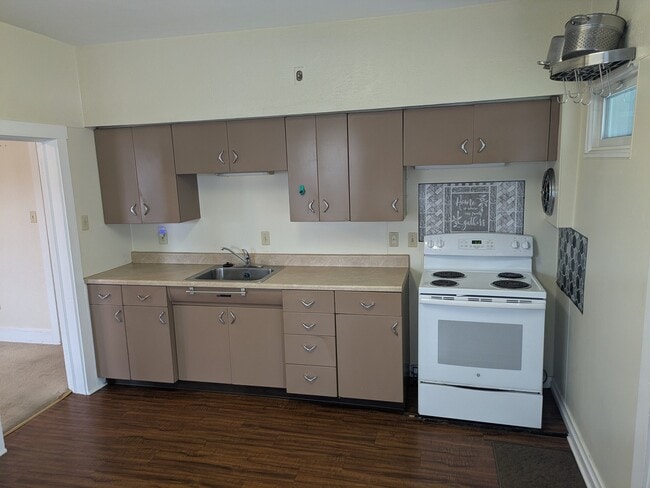34 E Washington St Unit 101