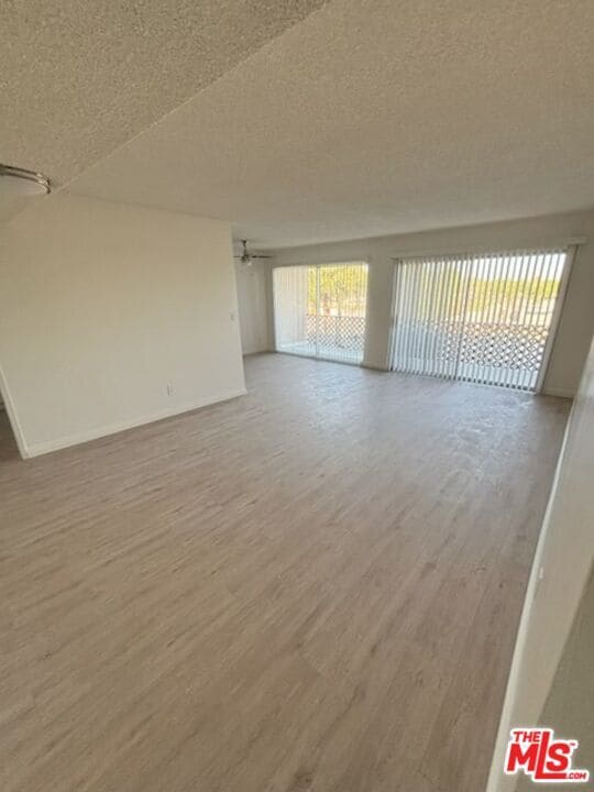 Photo - 10200 De Soto Ave Unidad 327