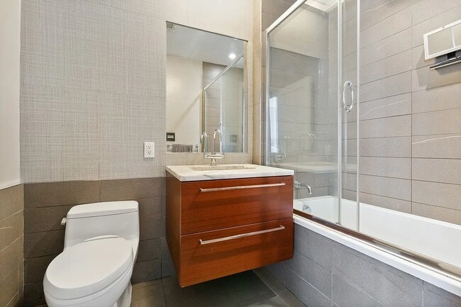 Photo - 24-15 Queens Plaza N Unit 3E