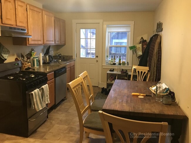 Photo - 266 Gold St Unit 3