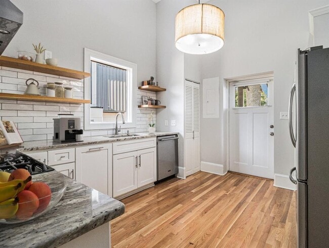 Photo - 74 Boulevard SE