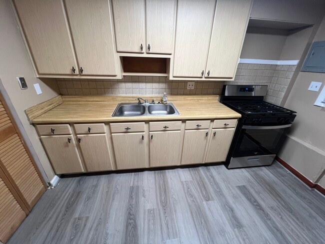 Photo - 7202 Sindall Rd