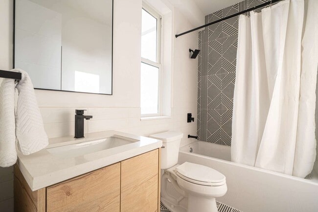 Photo - 1618 32nd St Unit A