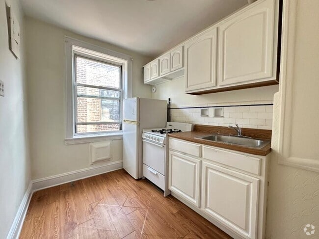 Building Photo - 1 bedroom in ASTORIA NY 11102 Unit D4 Rental