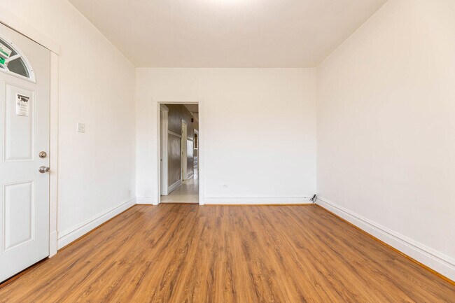 Photo - 2630 W 42nd St