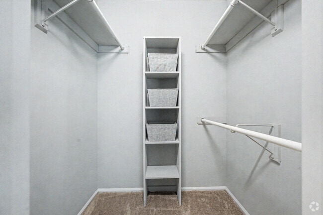 Buckingham 2BR, 2BA -1099SF - Closet