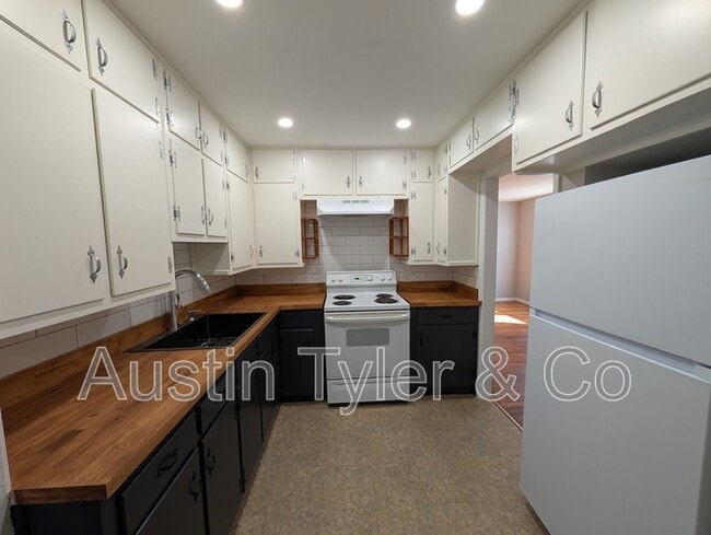 Photo - 4455 Broad St