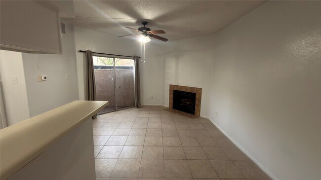 Photo - 10855 Meadowglen Ln Unidad 1009