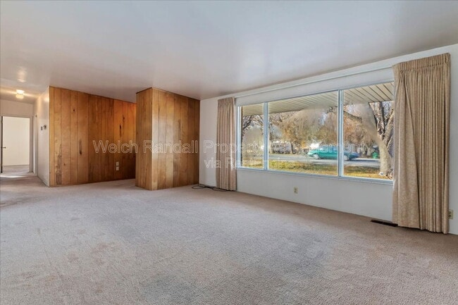 Photo - 506 N Geneva Rd