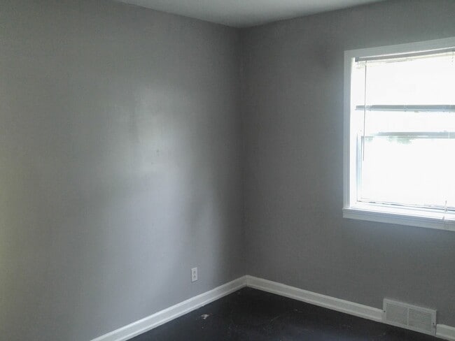 Photo - 3 Bedroom with easy access to freeway, downtown Grandview