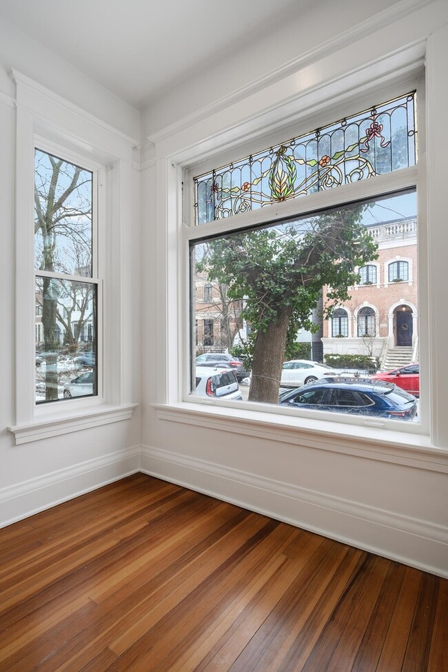 Photo - 1415 W George St Unit 1