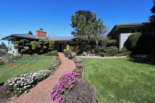 Building Photo - California Ranch Style 3+ Bedroom Home