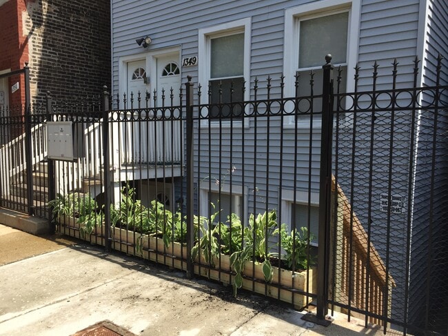 Photo - 1349 N Greenview Ave Unit 1F