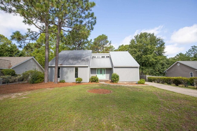 Photo - "Charming 3-Bedroom Retreat with Granite Touches and Cozy Fireplace on Winchester Rd!"