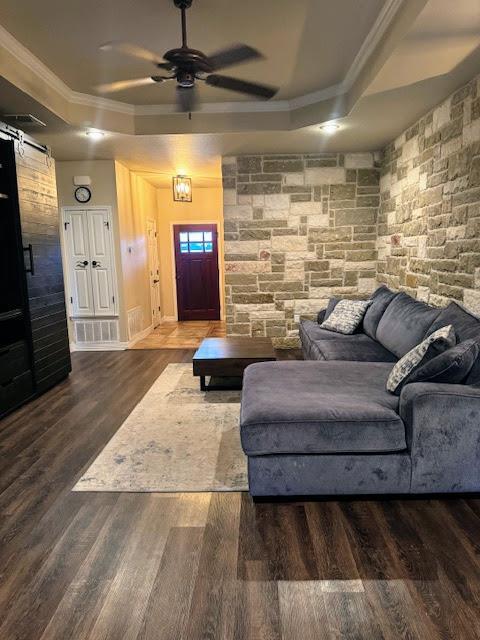 Photo - 220 Derek Ln