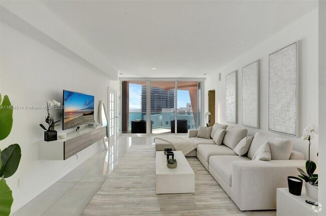 Building Photo - 300 S Pointe Dr Rental