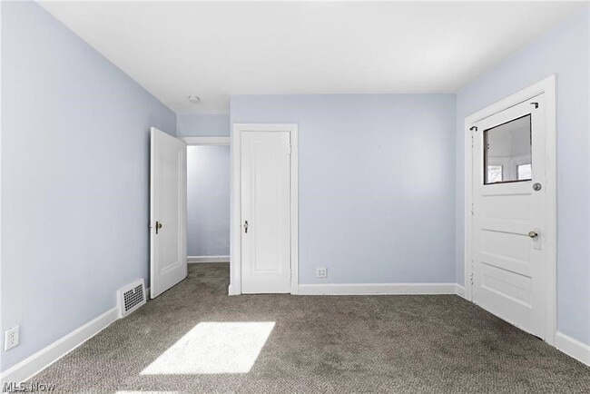 Building Photo - 876 Eloise Dr Unit Lower
