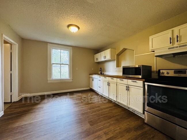 Photo - 2208 Duncan Ave