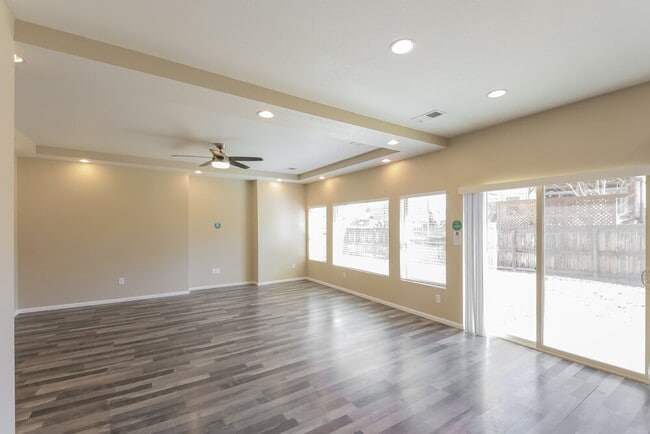 Photo - 10558 Worchester St