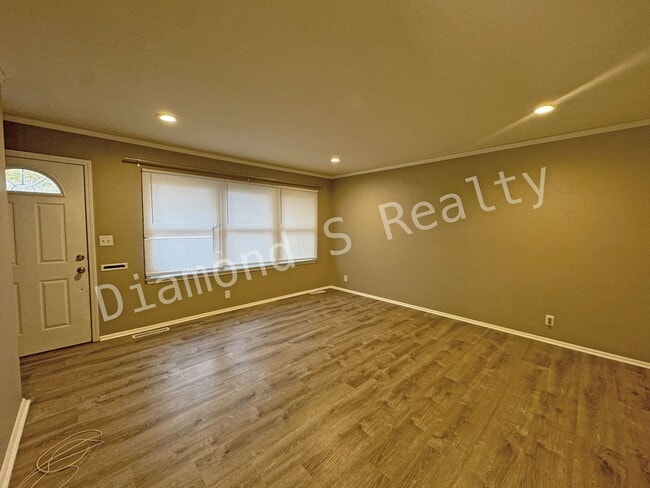 Photo - Close to Mercy Hospital! Three bedroom home!