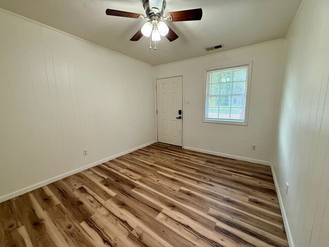 Building Photo - 3705 Griffin St Unit Apt 2